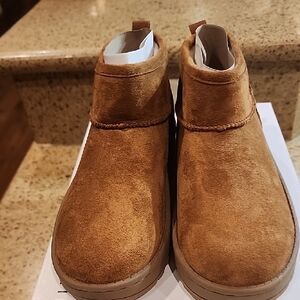 NEW IN BOX SIZE-1 ANKLE BOOTS KIDS